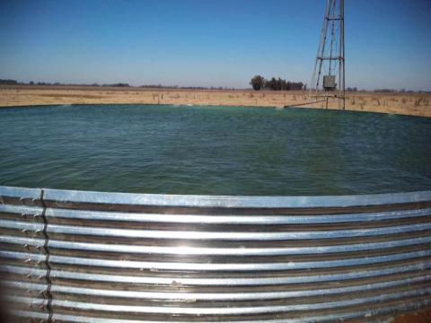 tanque australiano con agua